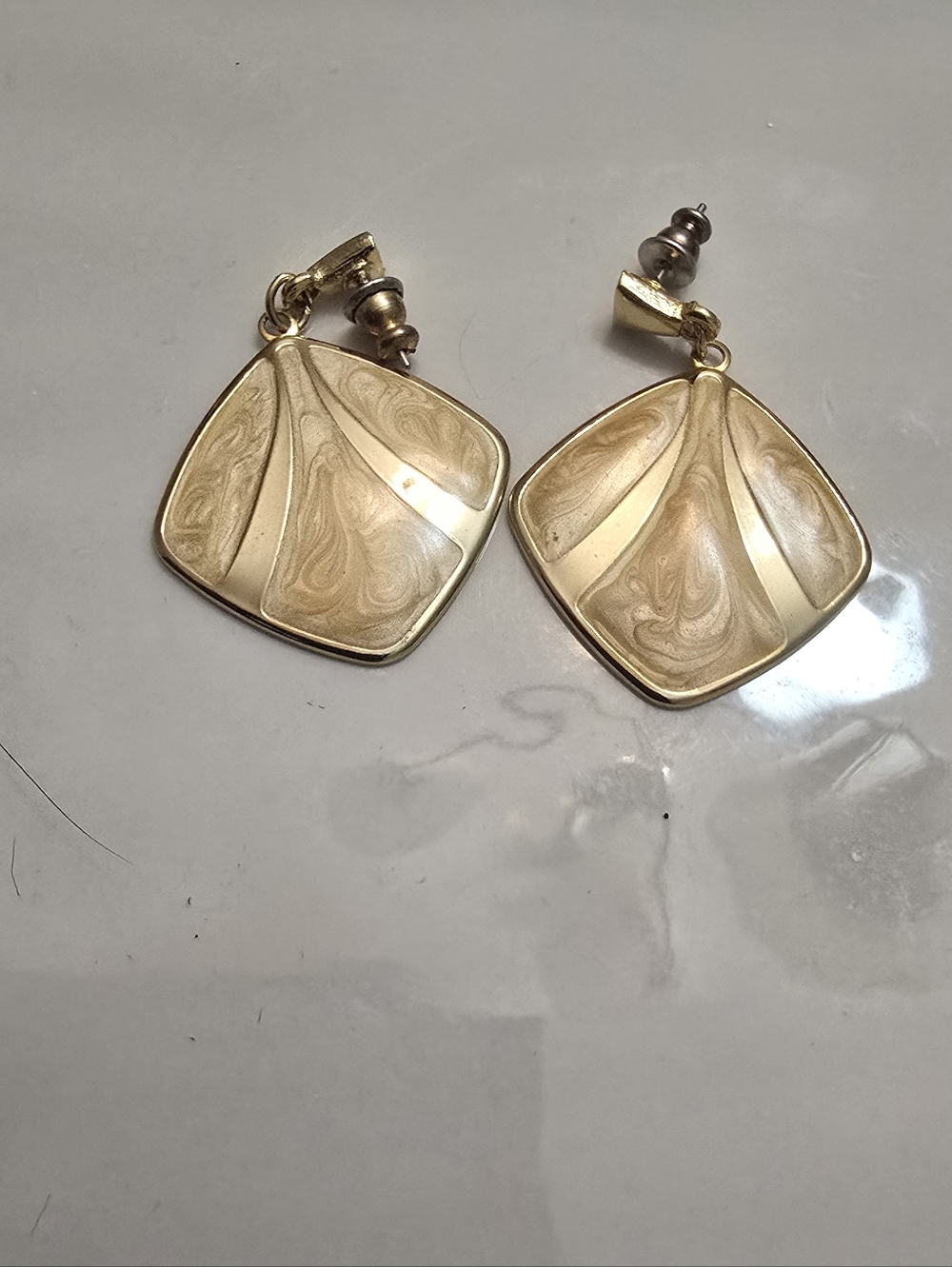 Gold-Tone Resin Drop Earrings - Elegant Geometric Design